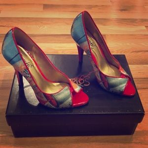 Carlos Santana Pumps